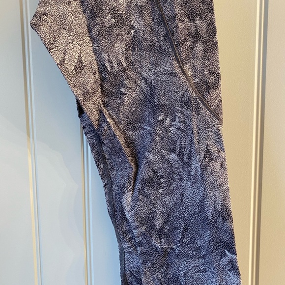Lululemon Fast and Free Capri - Picture 1 of 4